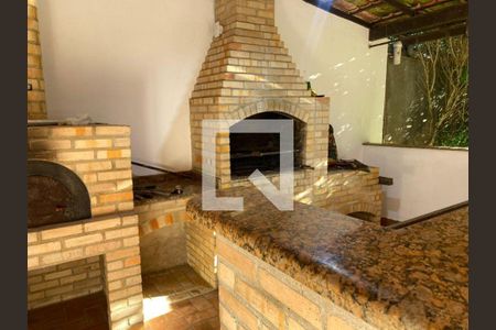 Casa à venda com 4 quartos, 350m² em Jardim Imbuí, Niterói