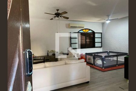 Casa à venda com 4 quartos, 350m² em Jardim Imbuí, Niterói