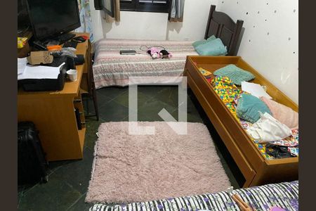 Casa à venda com 4 quartos, 350m² em Jardim Imbuí, Niterói