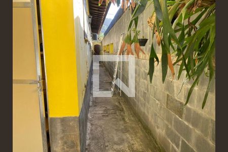 Casa à venda com 4 quartos, 350m² em Jardim Imbuí, Niterói