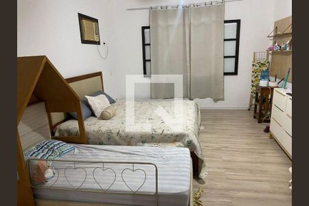 Casa à venda com 4 quartos, 350m² em Jardim Imbuí, Niterói