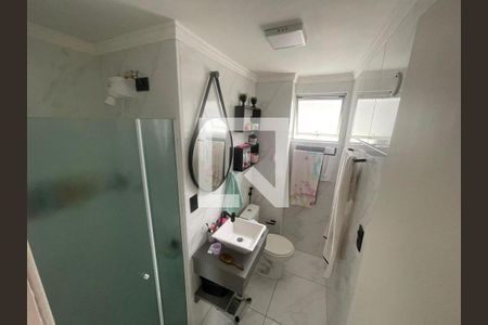 Banheiro de apartamento para alugar com 2 quartos, 50m² em Vila Francos, São Paulo