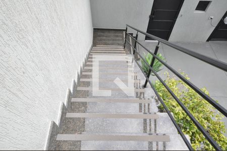 Escada de acesso de casa de condomínio à venda com 2 quartos, 52m² em Vila Isolina Mazzei, São Paulo