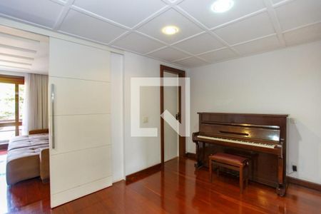 Casa à venda com 6 quartos, 800m² em Piratininga, Niterói