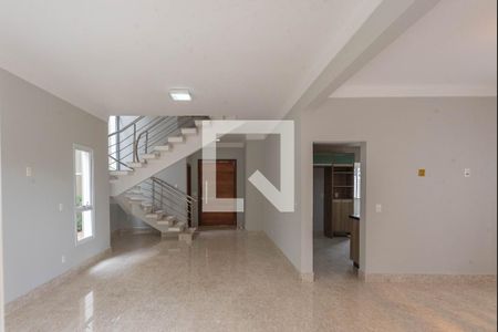 Sala de casa de condomínio para alugar com 4 quartos, 277m² em Swiss Park, Campinas