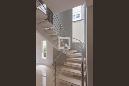 Escada de casa de condomínio para alugar com 4 quartos, 277m² em Swiss Park, Campinas