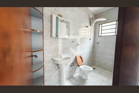 Banheiro de casa para alugar com 1 quarto, 80m² em Vila Baruel, São Paulo