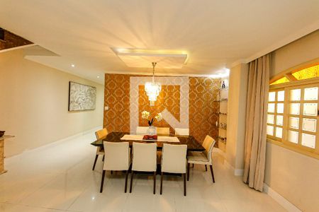 Casa à venda com 5 quartos, 300m² em Vila Zelina, São Paulo