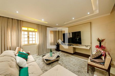 Casa à venda com 5 quartos, 300m² em Vila Zelina, São Paulo