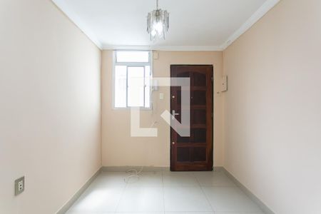 Sala de apartamento para alugar com 3 quartos, 55m² em Conjunto Residencial José Bonifácio, São Paulo