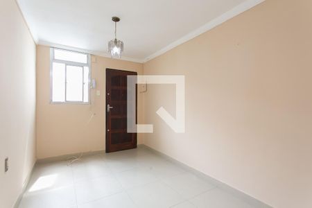 Sala de apartamento para alugar com 3 quartos, 55m² em Conjunto Residencial José Bonifácio, São Paulo