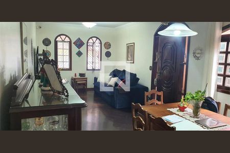 Casa à venda com 3 quartos, 120m² em Cupecê, São Paulo