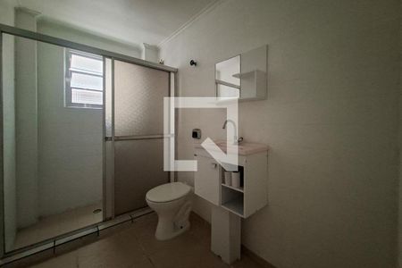 Banheiro  de apartamento para alugar com 1 quarto, 38m² em Vila Tupi, Praia Grande
