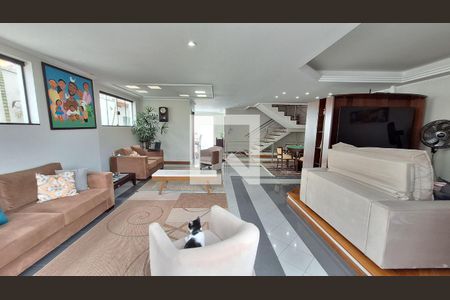 Casa à venda com 4 quartos, 380m² em Jardim Guapira, São Paulo