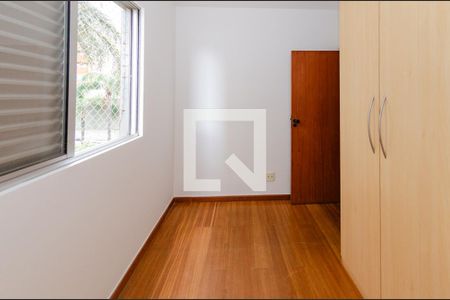 Quarto de apartamento para alugar com 2 quartos, 60m² em Buritis, Belo Horizonte