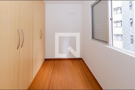 Quarto de apartamento para alugar com 2 quartos, 60m² em Buritis, Belo Horizonte