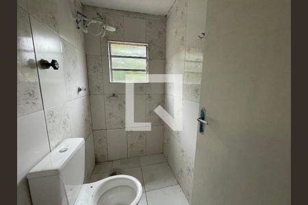 Banheiro de kitnet/studio para alugar com 1 quarto, 27m² em Jardim Marilu, Cotia
