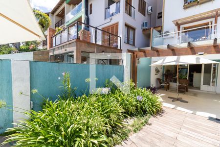 Quintal de casa à venda com 3 quartos, 154m² em Campo Novo, Porto Alegre