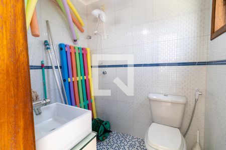 Banheiro 1 de casa à venda com 3 quartos, 154m² em Campo Novo, Porto Alegre