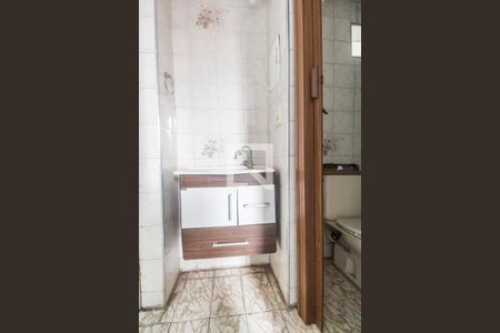 Banheiro de casa para alugar com 2 quartos, 40m² em Conjunto Habitacional Presidente Castelo Branco, Carapicuíba