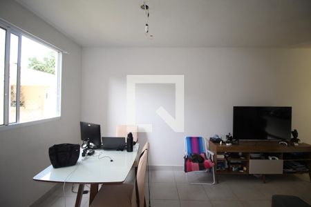 Sala de apartamento para alugar com 2 quartos, 42m² em Santa Fe, Porto Alegre