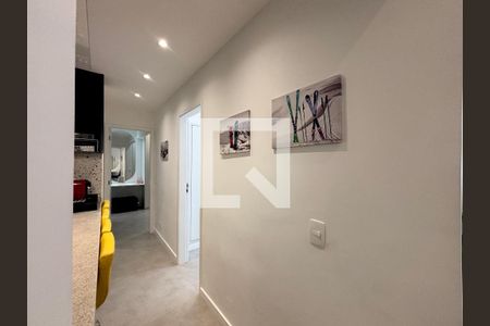 Sala - corredor de acesso aos quartos de apartamento à venda com 2 quartos, 85m² em Copacabana, Rio de Janeiro