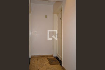Porta do imóvel de apartamento para alugar com 1 quarto, 52m² em Jardim Botânico, Porto Alegre