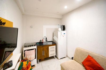 Sala e cozinha de apartamento para alugar com 2 quartos, 30m² em Chácara Santo Antônio (Zona Leste), São Paulo