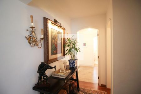 Corredor de apartamento à venda com 3 quartos, 375m² em Vila Uberabinha, São Paulo