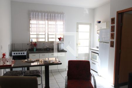 Sala e Cozinha de casa para alugar com 1 quarto, 34m² em Vila Jardim São Judas Tadeu, Goiânia