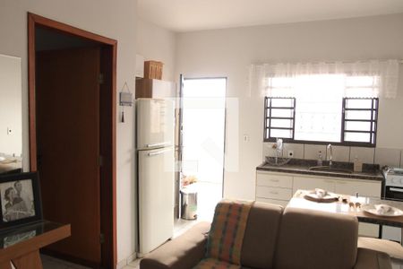 Sala e Cozinha de casa para alugar com 1 quarto, 34m² em Vila Jardim São Judas Tadeu, Goiânia