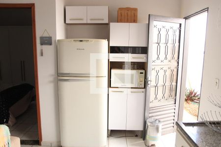 Sala e Cozinha de casa para alugar com 1 quarto, 34m² em Vila Jardim São Judas Tadeu, Goiânia
