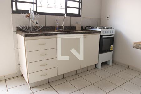 Sala e Cozinha de casa para alugar com 1 quarto, 34m² em Vila Jardim São Judas Tadeu, Goiânia
