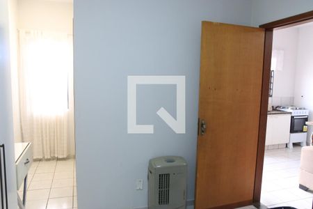 Quarto de casa para alugar com 1 quarto, 34m² em Vila Jardim São Judas Tadeu, Goiânia