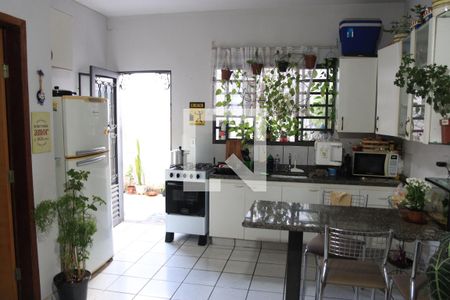 Sala e Cozinha de casa para alugar com 1 quarto, 34m² em Vila Jardim São Judas Tadeu, Goiânia