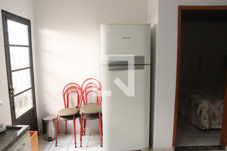 Sala e Cozinha de casa para alugar com 1 quarto, 34m² em Vila Jardim São Judas Tadeu, Goiânia