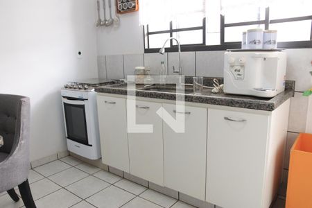 Sala e Cozinha de casa para alugar com 1 quarto, 34m² em Vila Jardim São Judas Tadeu, Goiânia