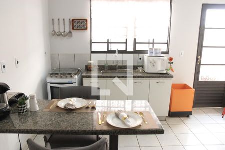 Sala e Cozinha de casa para alugar com 1 quarto, 34m² em Vila Jardim São Judas Tadeu, Goiânia