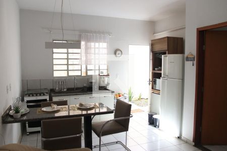 Sala e Cozinha de casa para alugar com 1 quarto, 34m² em Vila Jardim São Judas Tadeu, Goiânia