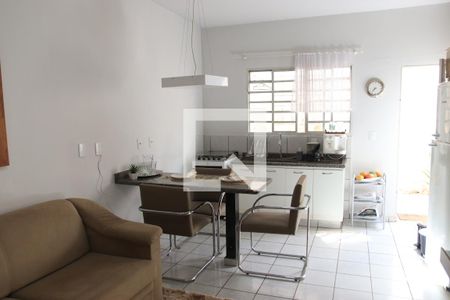 Sala e Cozinha de casa para alugar com 1 quarto, 34m² em Vila Jardim São Judas Tadeu, Goiânia