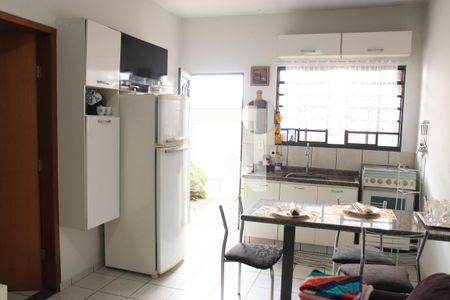 Sala e Cozinha de casa para alugar com 1 quarto, 34m² em Vila Jardim São Judas Tadeu, Goiânia