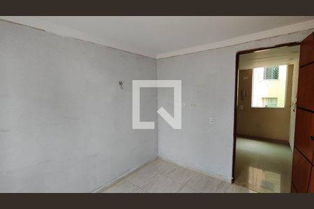 Quarto de apartamento para alugar com 2 quartos, 44m² em Conjunto Habitacional Juscelino Kubitscheck de Oliveira, Ferraz de Vasconcelos