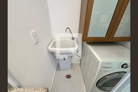 Sala/Cozinha de apartamento à venda com 2 quartos, 38m² em Vila Nova Conceição, São Paulo