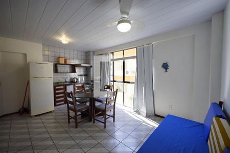 Sala - Cozinha de apartamento para alugar com 1 quarto, 40m² em Cachoeira do Bom Jesus, Florianópolis