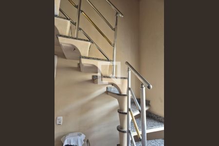 escada de apartamento à venda com 3 quartos, 95m² em Itaquera, São Paulo