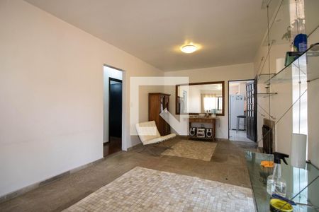 Sala de casa à venda com 3 quartos, 250m² em Vila Suzana, São Paulo