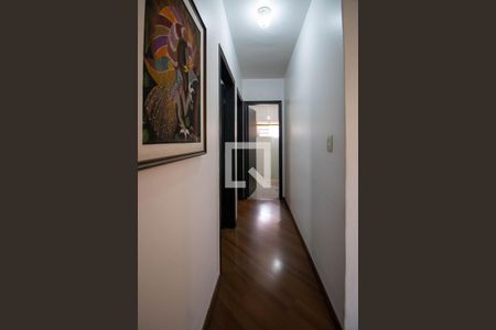 Corredor  de casa à venda com 3 quartos, 250m² em Vila Suzana, São Paulo