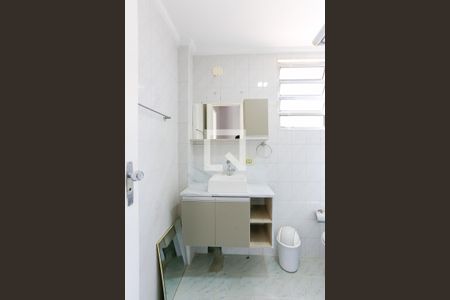 banheiro de casa para alugar com 2 quartos, 145m² em Vila Adalgisa, São Paulo