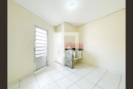 Cozinha de casa para alugar com 1 quarto, 37m² em Santa Maria, Osasco