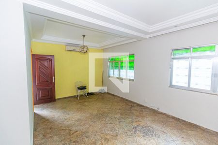 Sala de casa para alugar com 4 quartos, 240m² em Vila Valqueire, Rio de Janeiro
